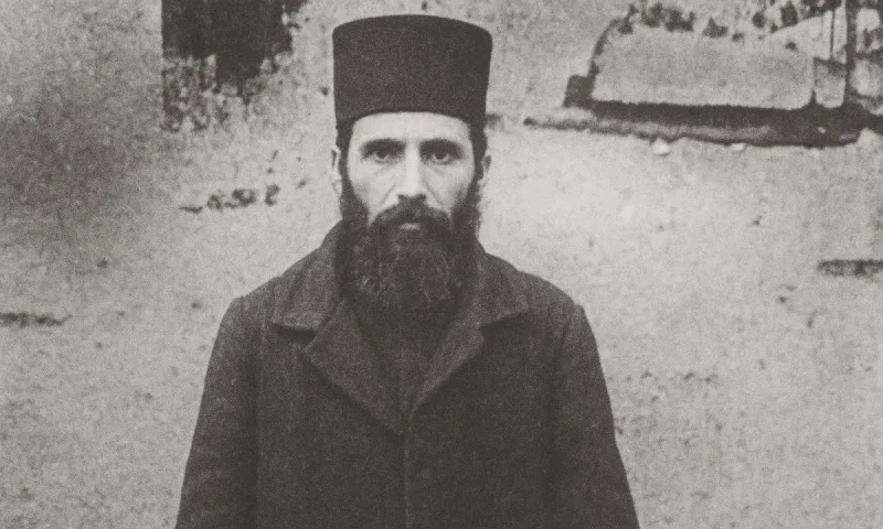 Εγώ είμαι Ρωμιός, δεν σ’ έχω ξαναδεί στη ζωή μου, είπε και ανέβηκε μόνος του τα σκαλιά για τον αποκεφαλισμό του