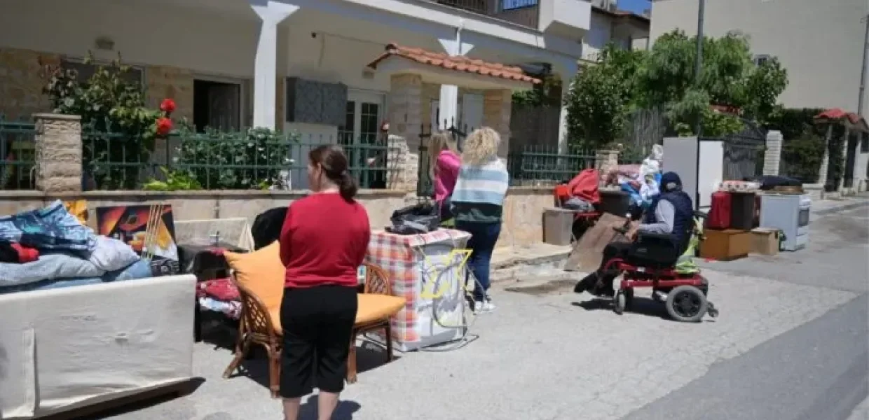 Απίστευτη απανθρωπιά - Σπαρακτικές εικόνες στην επιχείρηση έξωσης του 83χρονου Θεόφιλου Τζοχουνίδη - Οργή για την αλητεία των funds.
