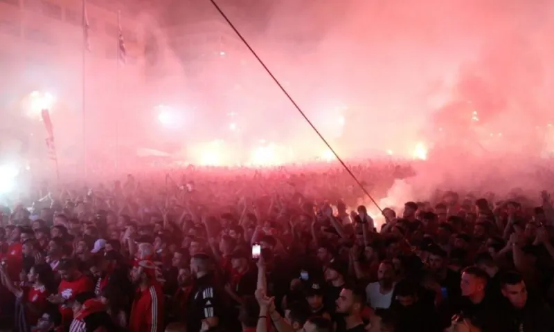 Σαν σήμερα: 29 Μαΐου 2024 – Ο Ολυμπιακός κατακτά το Conference League και βάζει φωτιά στον Πειραιά!