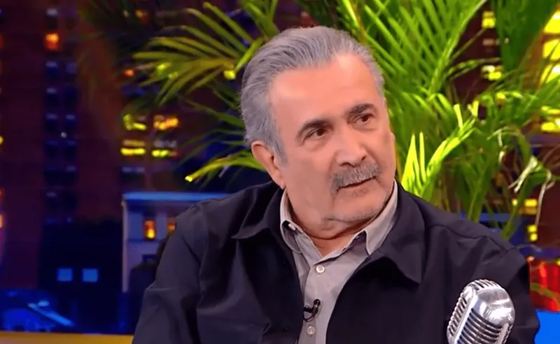 Λάκης Λαζόπουλος: «Η κυβέρνηση ζήτησε από το Mega να με κόψουν – Όποιος τους ενοχλεί, τελειώνει – Δεν θέλουν καμία φωνή»