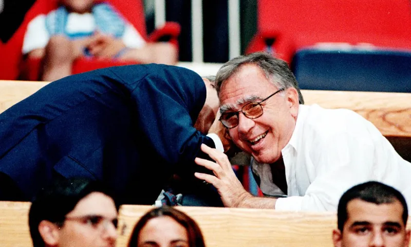 Ο Κόκκαλης, τα 5 δισ. δραχμές και το πρώτο «χρυσό» μπάσκετ του Ολυμπιακού