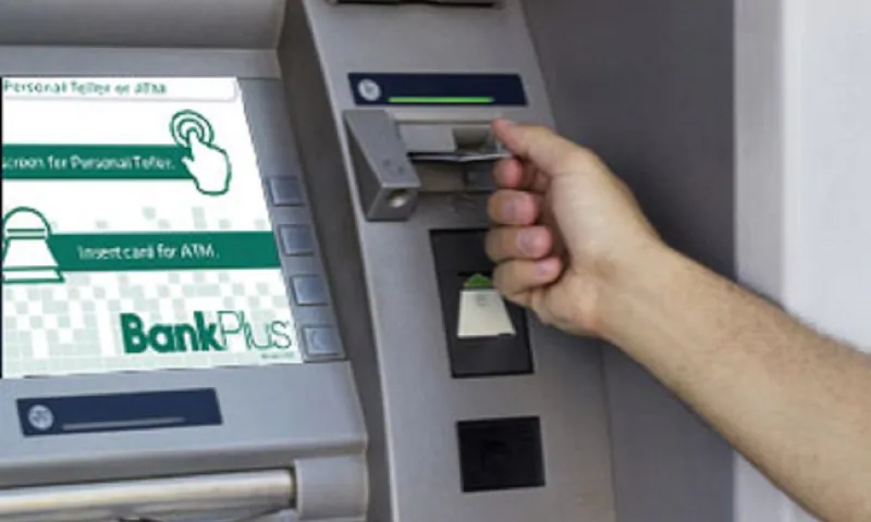 «Τσουχτερές» προμήθειες για αναλήψεις απο ΑΤΜ ξένων εταιρειών σε νησιά και απομακρυσμένες περιοχές