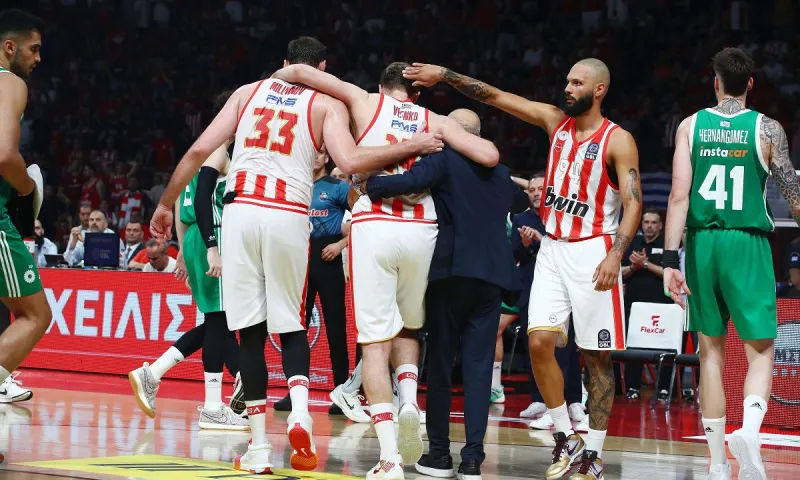 Σοκ για τον Ολυμπιακό με Βεζένκοφ! Τραυματίστηκε και αποχώρησε υποβασταζόμενος! (vid)