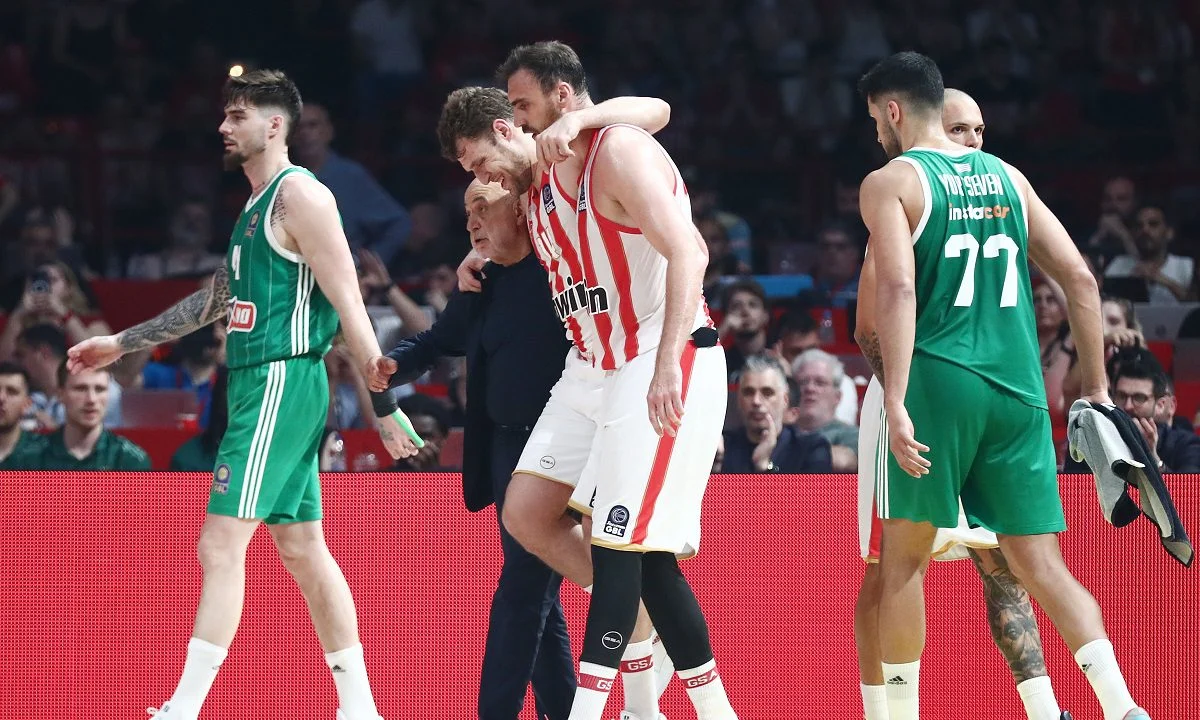 Ο Ολυμπιακός δε θα είχε τον Βεζένκοφ σε 5ο τελικό