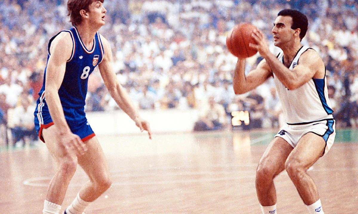 Σαν σήμερα το 1987, με 30 πόντους του Νίκου Γκάλη, η Εθνική Ελλάδος σε ιστορική νίκη με Γιουγκοσλαβία + πρόκριση στον τελικό του Ευρωμπάσκετ
