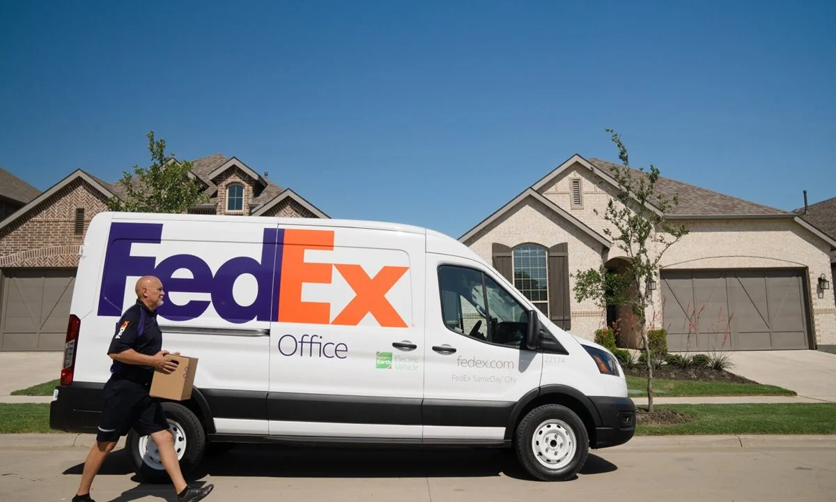 Όχι, η FedEx ΔΕΝ σώθηκε από χρεοκοπία παίζοντας Μπλακτζακ