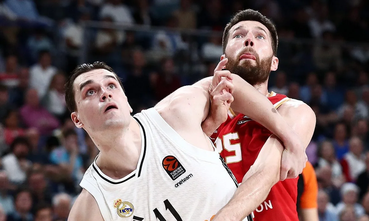 Η Ρεάλ Μαδρίτης ανέβασε την προσφορά της στα 500.000 ευρώ ως buy-out στον Ολυμπιακό για τον Άλεκ Πίτερς. Τι θα κάνουν οι ερυθρόλευκοι.