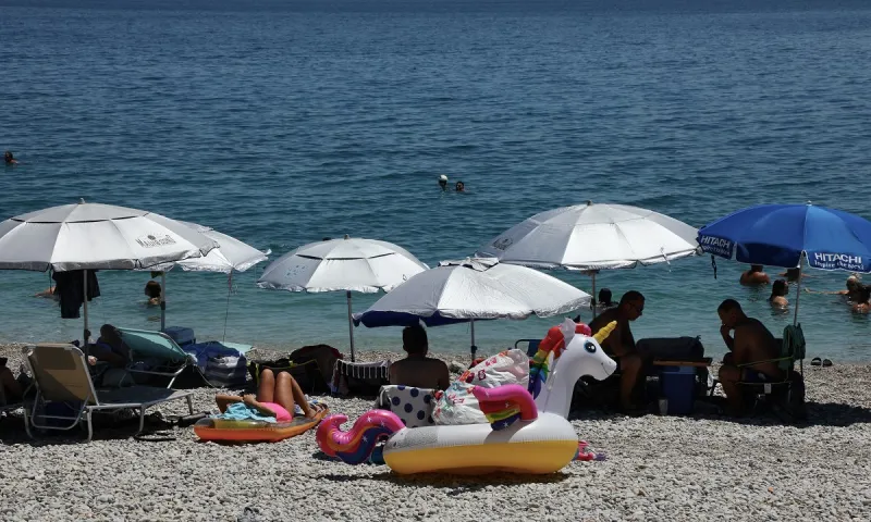Καιρός: Θερμότερος του κανονικού ο Ιούλιος - Η ανάλυση του Meteo μέσα από 400 προγνώσεις