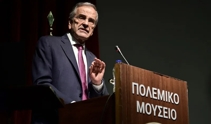 Δεν αναχαιτίζονται οι «πύραυλοι» που εκτόξευσε ο Αντώνης Σαμαράς από το Πολεμικό Μουσείο: «Πείτε του πρωθυπουργού να μη ζορίζεται – Έχει δίπλα του τον Γεραπετρίτη και όλο το ΕΛΙΑΜΕΠ»