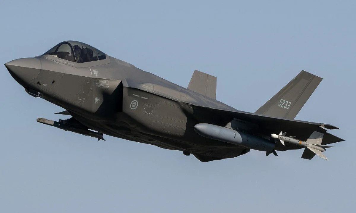 Οι ΗΠΑ ενέκριναν την πώληση 300 AIM-9X Block.2 στη Νορβηγία για τα F-35, ενισχύοντας τον ρόλο της στον αεροπορικό έλεγχο του Βορρά.
