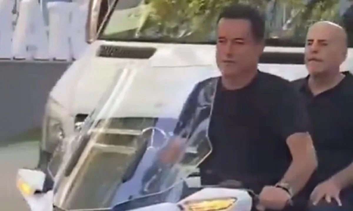 Πρόεδρε, κράνος! Η βόλτα του Αλαφούζου με τον Ατζούν ξεσήκωσε... Τούρκους και δίκτυα