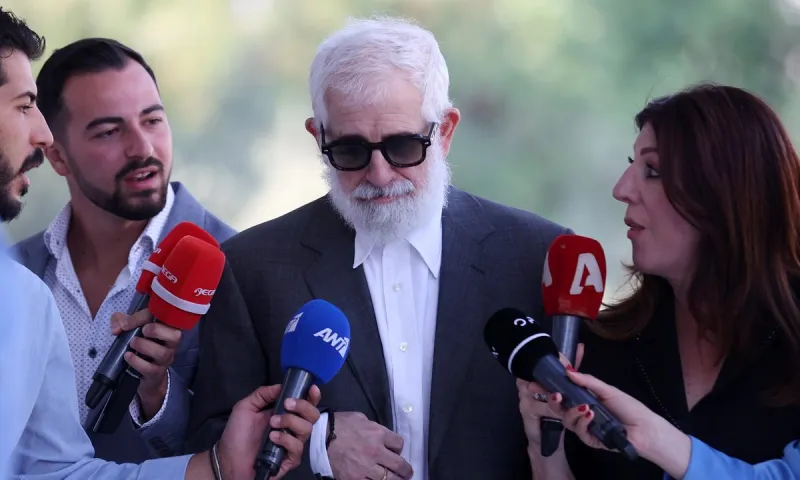«Ανέκδοτο» ή το τέλος μιας εποχής αδιαμφισβήτητης εξουσίας; Η πολιτική διάσταση της επίθεσης Φιλιππίδη στον Μπιμπίλα