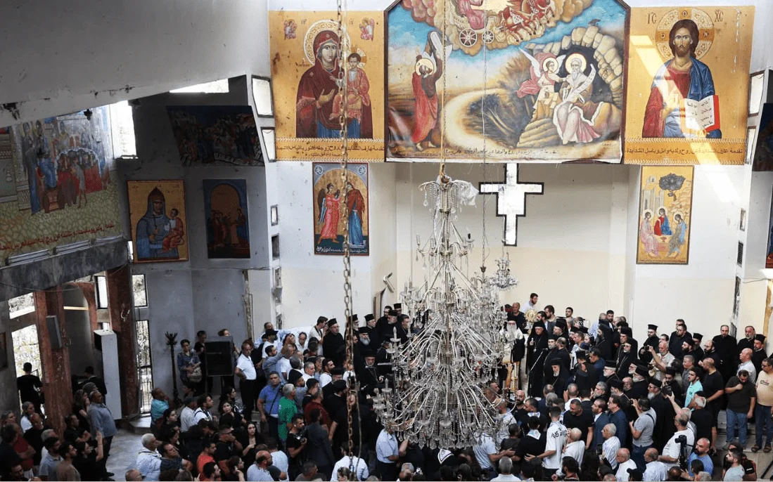 Αψηφώντας τον τρόμο που θέλουν να επιβάλλουν οι τζιχαντιστές, οι ορθόδοξοι της Συρίας έψαλλαν τον ύμνο της νίκης του θανάτου από τον Χριστό.