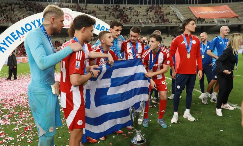 Έχουν το ίδιο μέλλον Κωστούλας και Μουζακίτης;