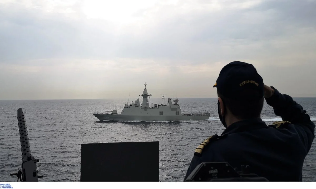 Φρεγάτες για τα μάτια του κόσμου: Επιχείρηση εντυπώσεων ανοιχτά της Λιβύης