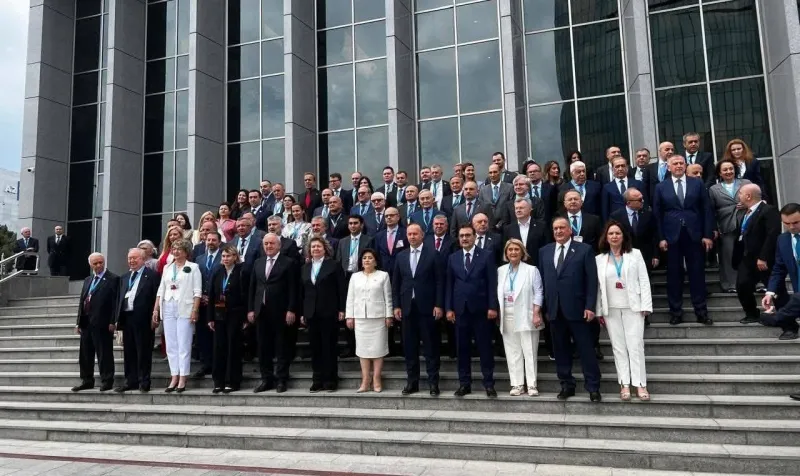 Πόσο ακόμα θα μας ντροπιάζουν; Εθνική ξεφτίλα με Βούλτεψη και λοιπούς γαλάζιους βουλευτές να φωτογραφίζονται στο αιματοκυλισμένο Αρτσάχ!