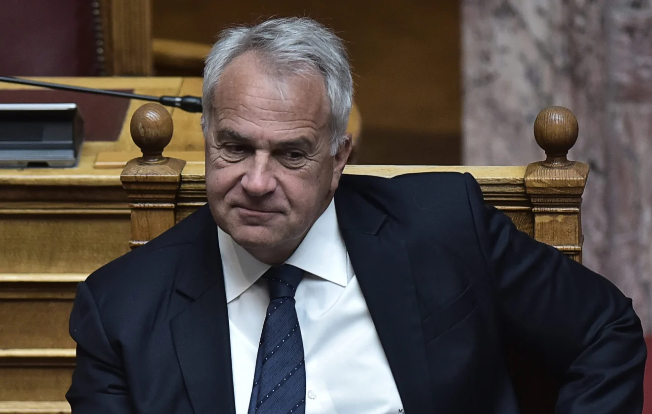 Ρεκόρ κορυφαίων παραιτήσεων υπό την πίεση των συνταρακτικών αποκαλύψεων για τον ΟΠΕΚΕΠΕ - Με την πλάτη στον τοίχο το Μαξίμου.