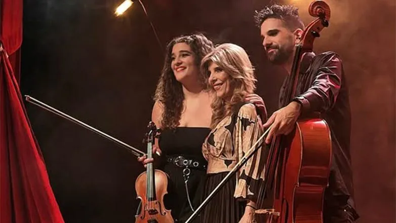 «Σ’ έχω κάνει Θεό» με βιολί και τσέλο και χωρίς μπουζούκια