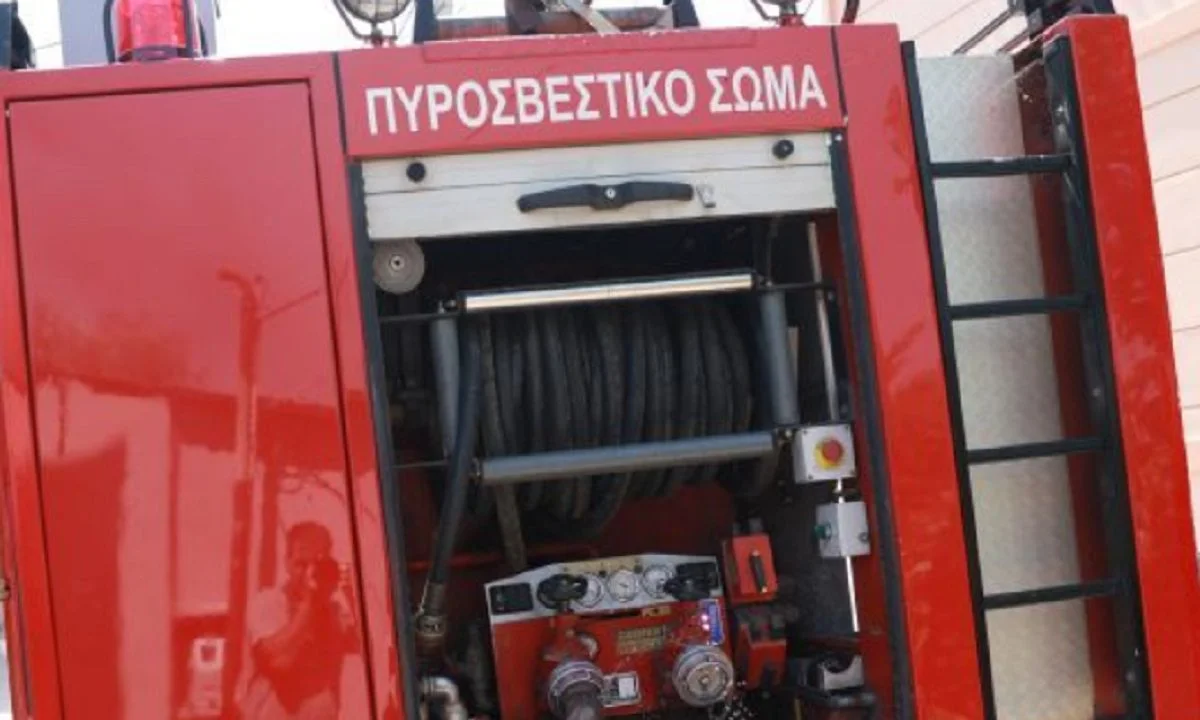 Φωτιά στο Νέο Φάληρο: Καίγονται απορρίμματα πίσω από το Καραϊσκάκη – Άμεση επέμβαση της Πυροσβεστικής