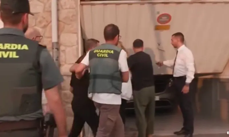Ζότα: Συντετριμμένες η σύζυγός του και η μητέρα του – Θρήνος και δάκρυα στο νεκροτομείο (vids)