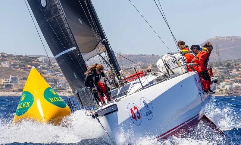 AEGEAN 600: Ζέσταμα με 25 κόμβους άνεμο και τελετή έναρξης με χρώμα ελληνικό (video)