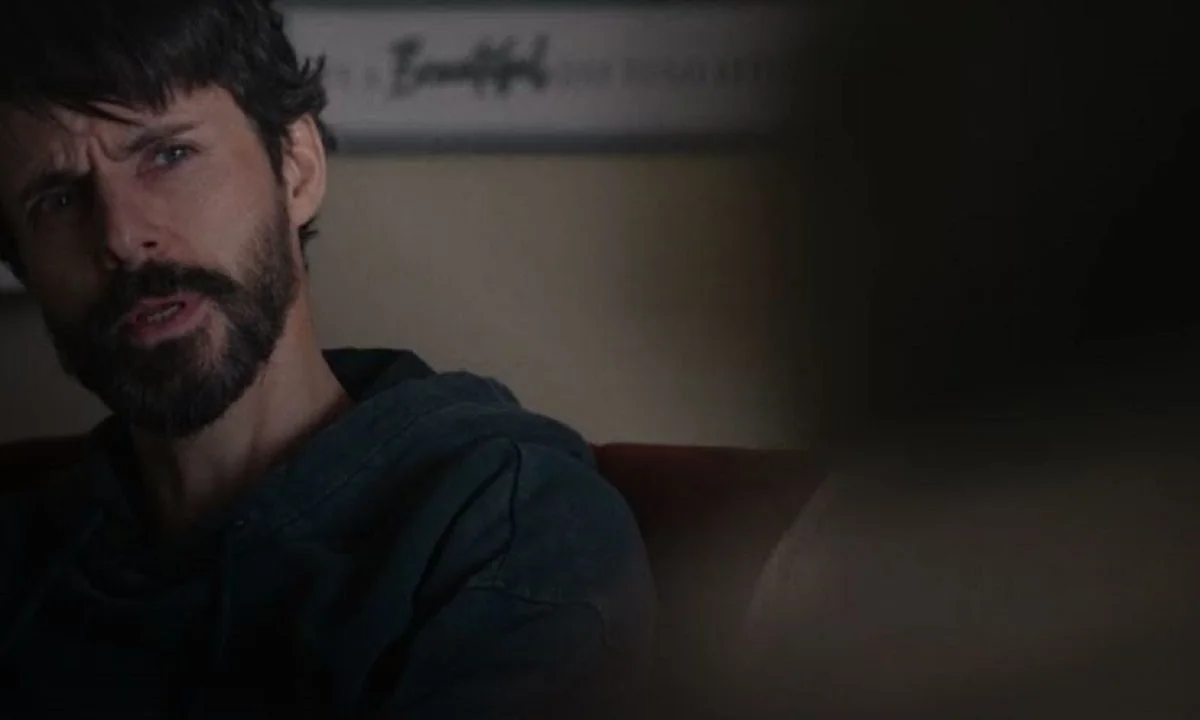 Η νέα αστυνομική σειρά του Netflix, «Dept. Q», βασισμένη στα μυθιστορήματα του Δανού συγγραφέα Jussi Adler-Olsen, έχει κατακτήσει το παγκόσμιο κοινό