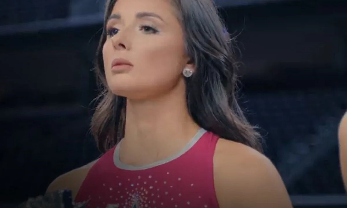 Η σειρά του Netflix America’s Sweethearts: Dallas Cowboys Cheerleaders έφερε στο προσκήνιο την καθημερινότητα και τις προκλήσεις των πιο διάσημων cheerleaders