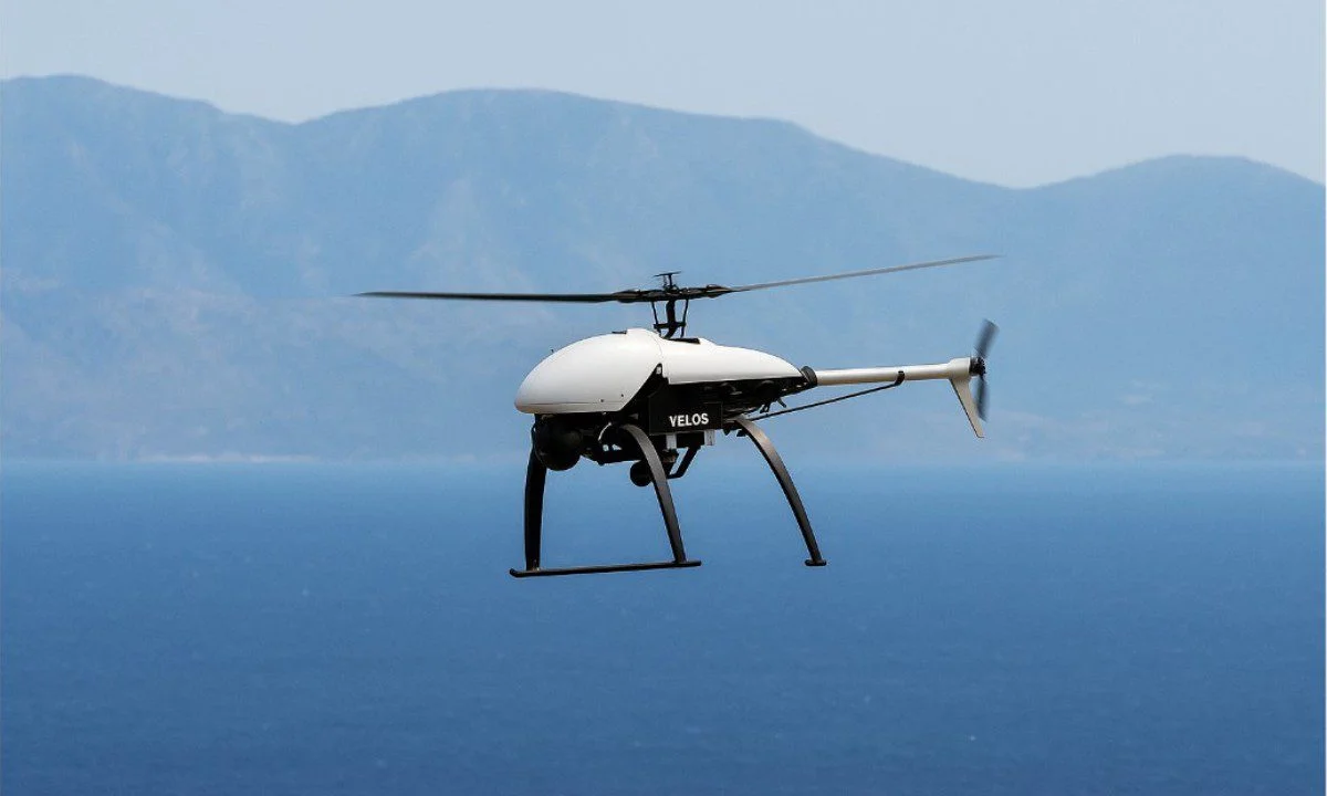 Η ελληνική startup Velos Rotors παρουσιάζει αμυντική έκδοση drone που υπερβαίνει εμπόδια GPS με συμμετοχή στη Delian Alliance.