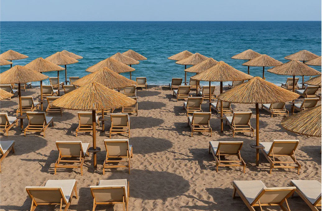 Πάνω από 3.000 καταγγελίες για αυθαιρεσίες σε παραλίες καταγράφηκαν μέσω του myCoast. Δείτε πώς καταγγέλλετε παράνομες ξαπλώστρε