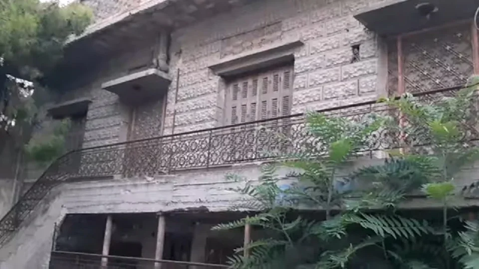 Στο πετρόχτιστο σπίτι του Στέλιου Καζαντζίδη στην Νέα Ιωνία