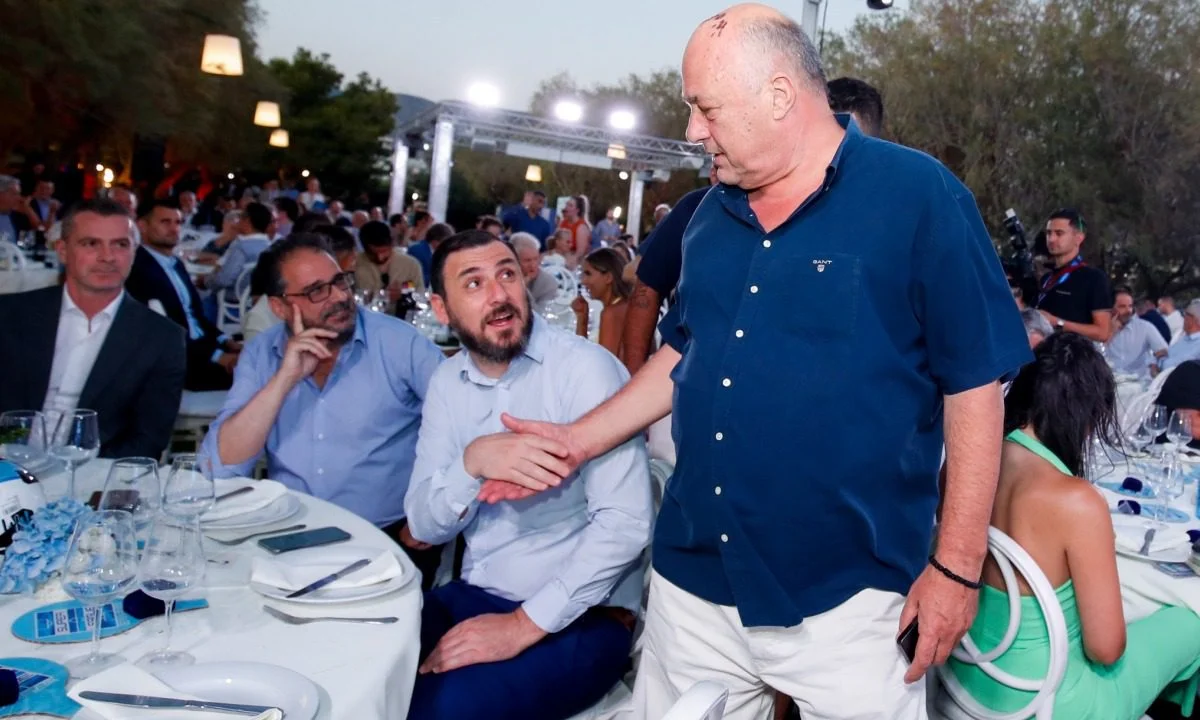 Ο Αχιλλέας Μπέος στη Stoiximan Super League συναντήθηκε με κορυφαίους αθλητικούς, οικονομικούς και πολιτικούς παράγοντες.