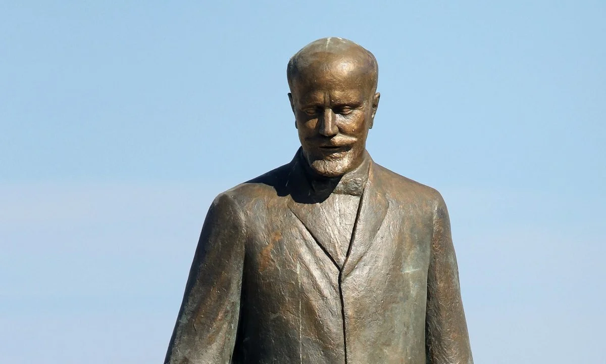 Οι Έλληνες Πρωθυπουργοί με τη μεγαλύτερη θητεία, ήταν συνολικά πάνω από 10 χρόνια αλλά με διάφορες θητείες