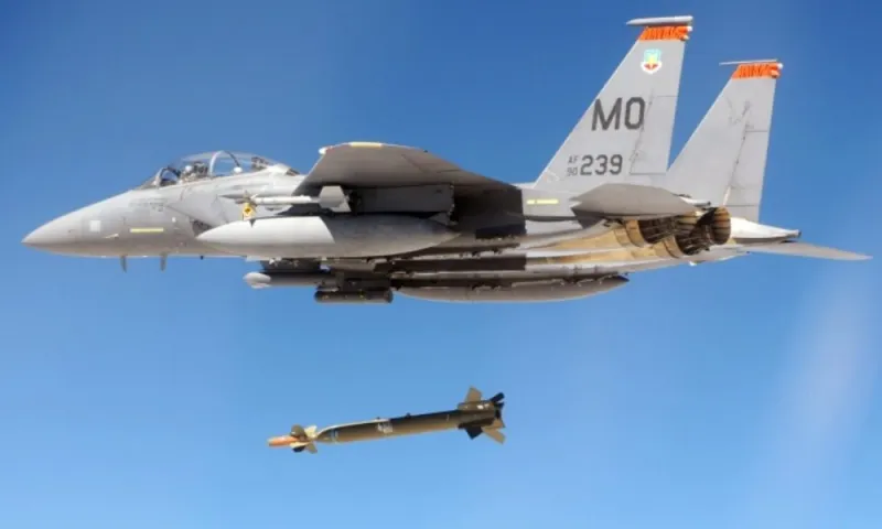 Οι «έξυπνες» βόμβες που τρυπούν βουνά: JDAM και GBU-28 αλλάζουν το τοπίο της σύγκρουσης