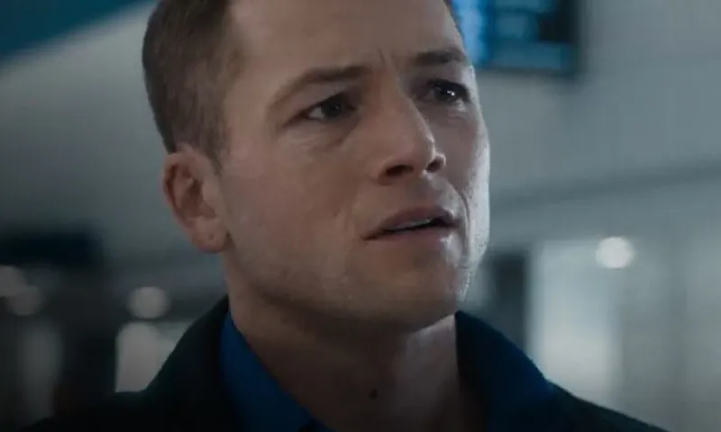 Carry-On: Ο Taron Egerton σε ρόλο έκπληξη – Τι να περιμένεις