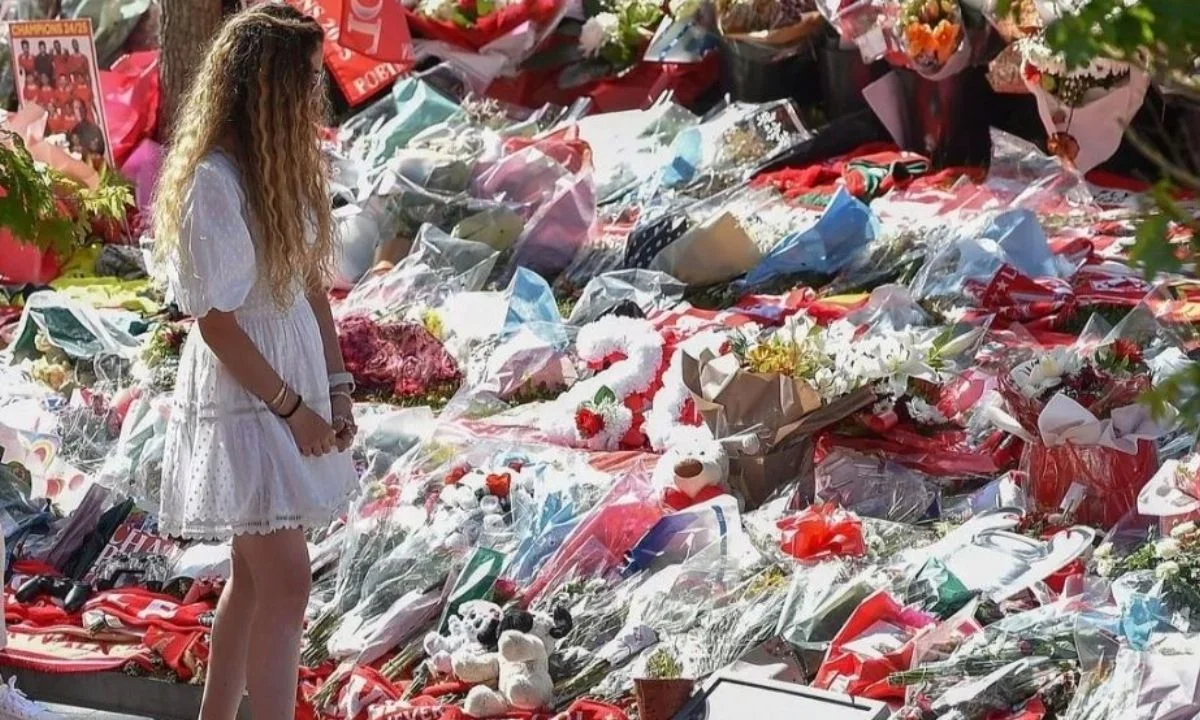 Ρουτ Καρντόσο: Συγκλονιστική στιγμή στο Άνφιλντ για τον Ντιόγκο Ζότα – «You’ll Never Walk Alone»