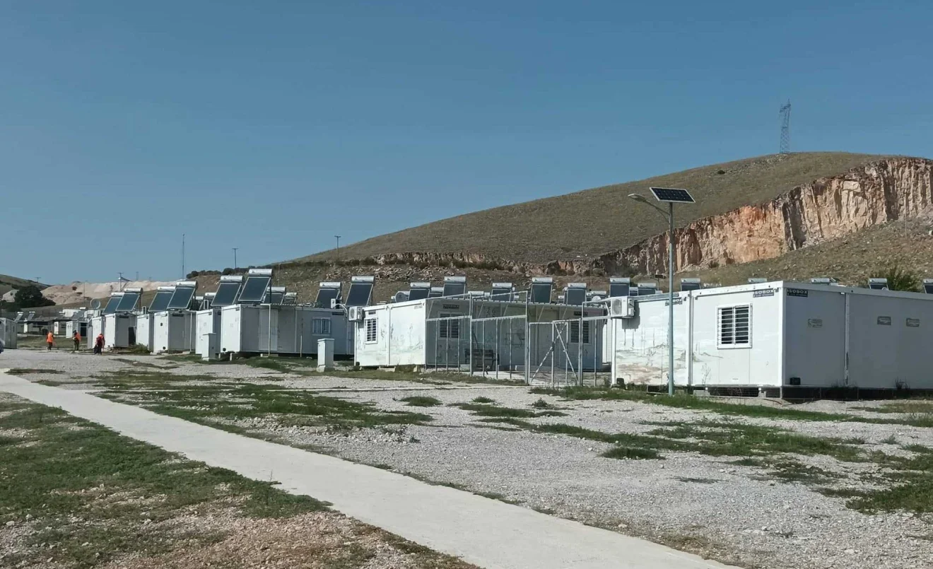 Λάρισα: Ανεπιθύμητοι οι Έλληνες στη χώρα τους - Με απόφαση του Θάνου Πλεύρη, δόθηκε εντολή άμεσης εκκένωσης σε 28 πληγέντες του «Ντάνιελ»!