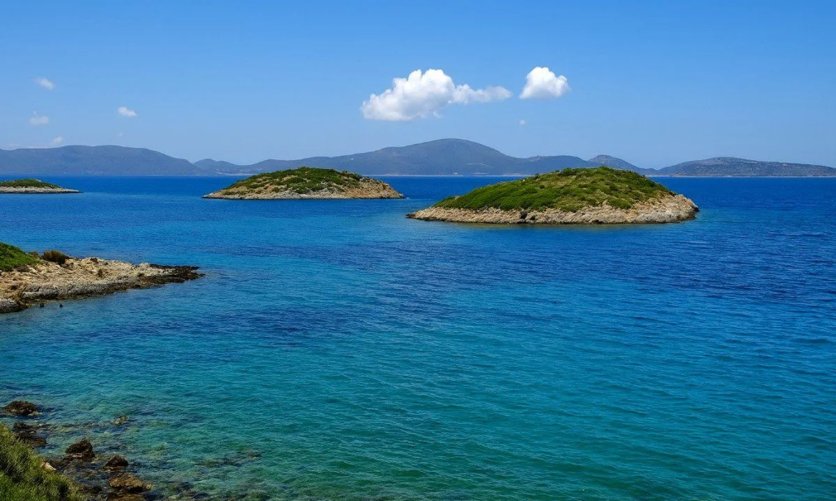 Η Ελλάδα προχωρά στη δημιουργία θαλάσσιων πάρκων στο Αιγαίο, με στόχο την προστασία του περιβάλλοντος. Η Τουρκία εκφράζει ανησυχίες