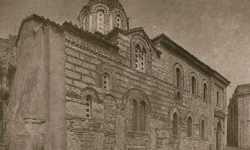 Ο ναός στην Πλάκα που ίσως χτίστηκε από πρίγκιπα πάνω σε ερείπια αρχαίου ιερού και βρέθηκε μέσα του χαραγμένο το όνομά του