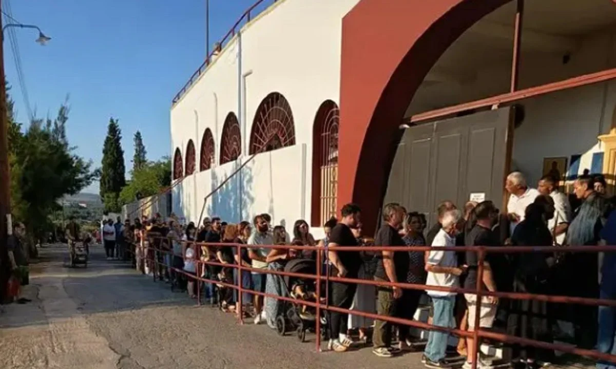 Με τα πόδια στη Χάρη Της! Συγκλονιστική κοσμοσυρροή στην Αγία Μαρίνα Βόνης