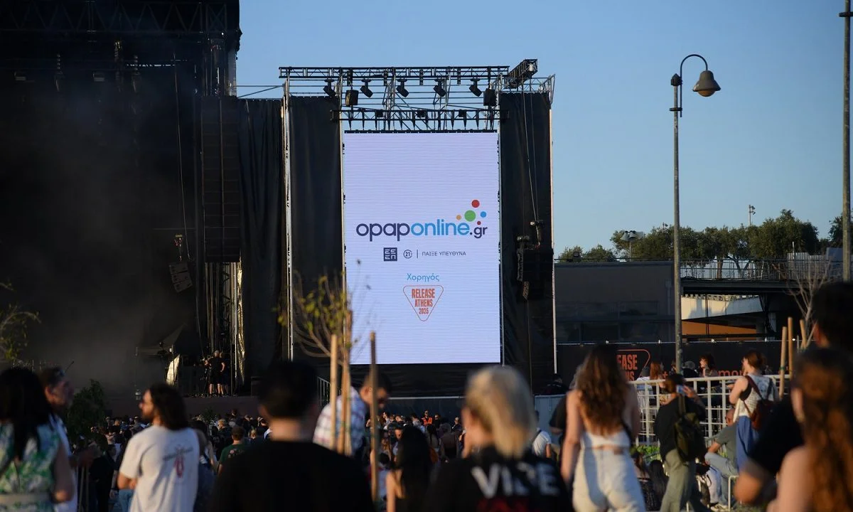 Πόσα μπορεί να πει μια αφιέρωση; Aν κρίνουμε από τους fans των London Grammar που βρέθηκαν στο Release Athens Festival μάλλον πολλά! Το opaponline.gr ήταν στην καρδιά της πιο ατμοσφαιρικής συναυλίας του Release Athens Festival