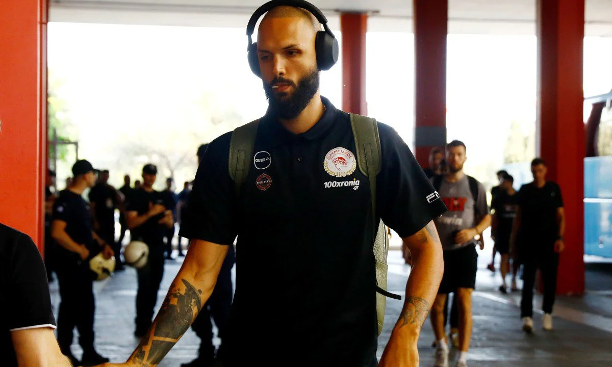 Ανανέωση Φουρνιέ είναι που πρέπει να επιδιώξει ο Ολυμπιακός πριν από οτιδήποτε άλλο στα μεταγραφικά. Ποιος Μίσιτς;
