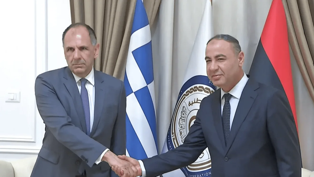 Σε διπλωματική «αφωνία» έχει οδηγήσει τη χώρα μας ο Γιώργος Γεραπετρίτης, επιμένοντας να χρησιμοποιεί «πηγές» για ύψιστα εθνικά θέματα.