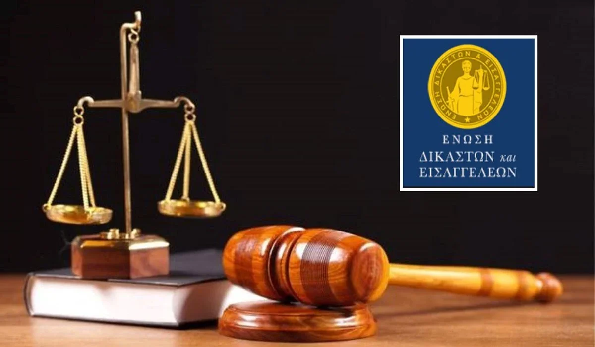 Καθεστώς παραβίασης των εξουσιών και συνταγματικής εκτροπής περιγράφει η Ένωση Δικαστών και Εισαγγελέων σε οργισμένη ανακοίνωσή της.