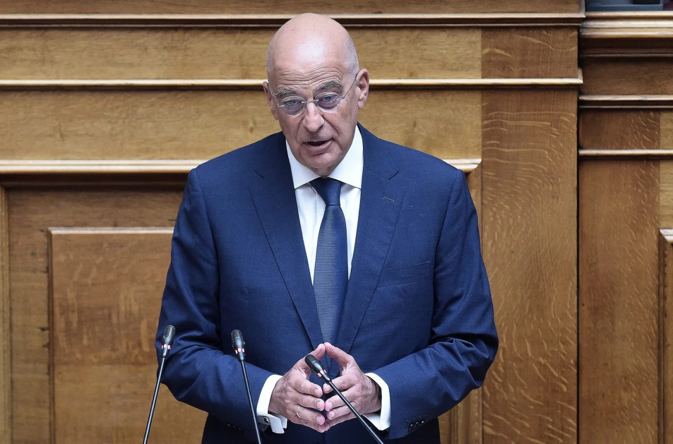 Ο Νίκος Δένδιας αμφισβητεί ευθέως τις πολιτικές του Κυριάκου Μητσοτάκη, λίγες μέρες αφότου ο πρωθυπουργός επιτέθηκε στον Κώστα Καραμανλή.