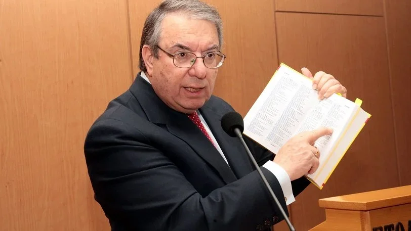 «Influencer» στα ελληνικά: Ποια είναι η σωστή λέξη και γιατί