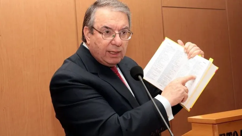 «Influencer» στα ελληνικά: Ποια είναι η σωστή λέξη και γιατί