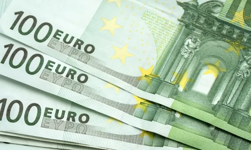 Voucher 100 ευρώ: Πότε πληρώνεται – Όσα πρέπει να γνωρίζουν οι δικαιούχοι