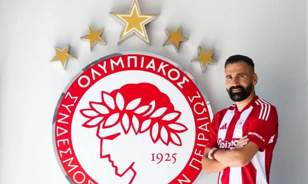 Ο Ολυμπιακός ανακοίνωσε την επιστροφή του Δημήτρη Σιόβα, ο οποίος στα 37 του θα παίξει με τη Β΄ομάδα των ερυθρολεύκων