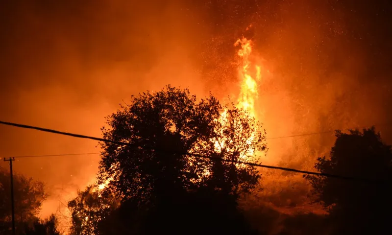 Φωτιά: Πολύ υψηλός ο κίνδυνος σε 10 περιφέρειες – Τεράστιες πυρκαγιές σε όλη την Ελλάδα!
