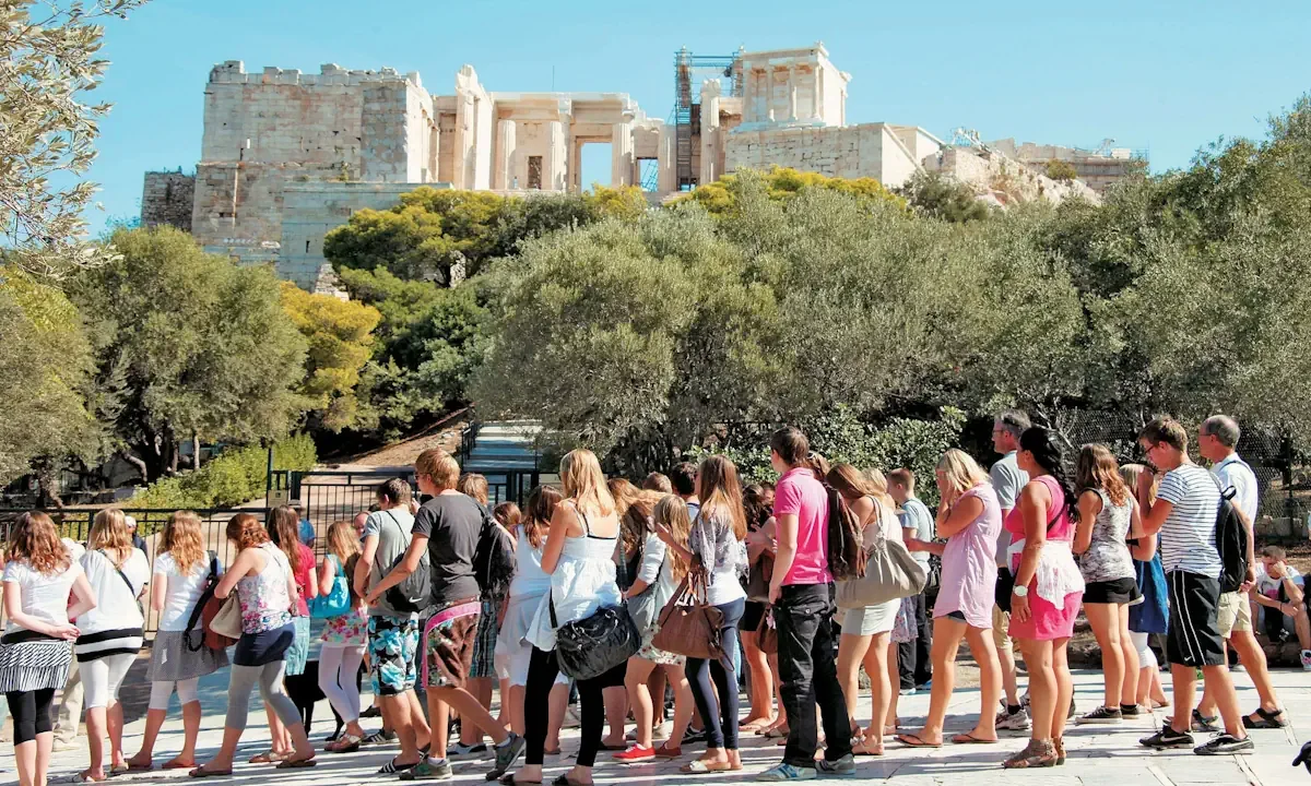 Σε άρθρο με τίτλο «Η Ταϊλάνδη της Ευρώπης» o βρετανικός Guardian περιγράφει την ακραία ανισότητα που υφίστανται οι Έλληνες.